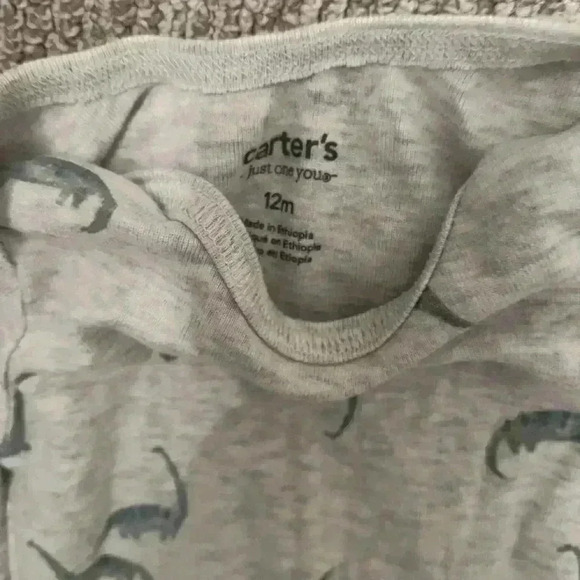 12 MONTH CARTERS ONESIES BUNDLE - Picture 5 of 8